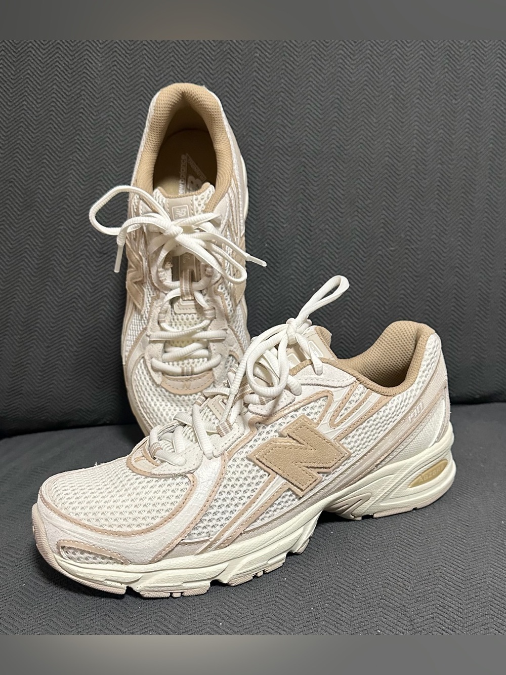 New Balance 740 Beige Unisex Size 6.5 Women’s 8
